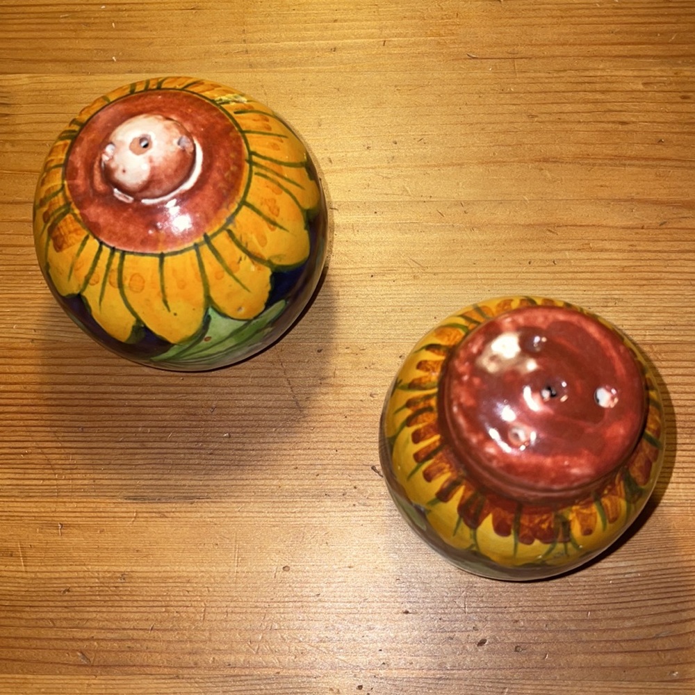 Vintage Fall Sunflower Salt and Pepper Shakers - Picture 3 of 5